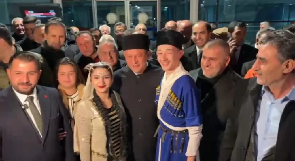 CHP Lideri Özgür Özel, hava yoluyla Kars’a geldi – Birlik Haber Ajansı