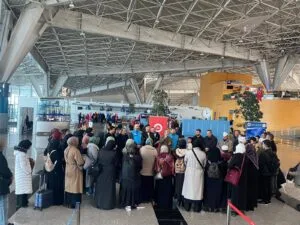 Kars’tan umre yolcuları dualarla Medine’ye uğurlandı – Birlik Haber Ajansı