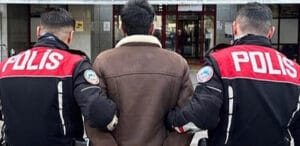 Antalya’da aranan şahısları polis timleri yakaladı – Birlik Haber Ajansı