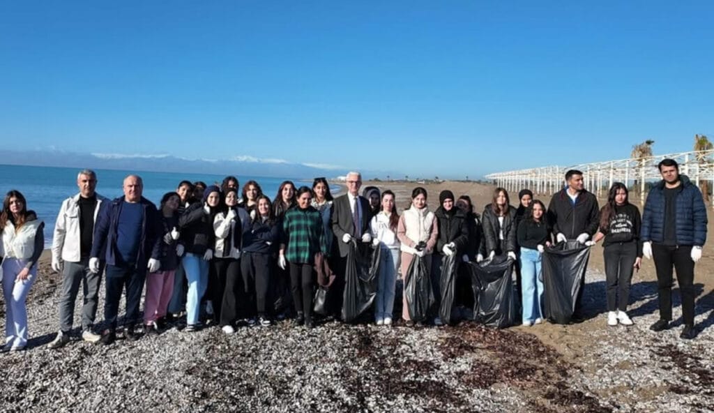Antalya Serik Belediyesi’nden Enerji Tasarrufu Haftası’nda anlamlı etkinlik: Öğrencilerle sahil temizliği – Birlik Haber Ajansı