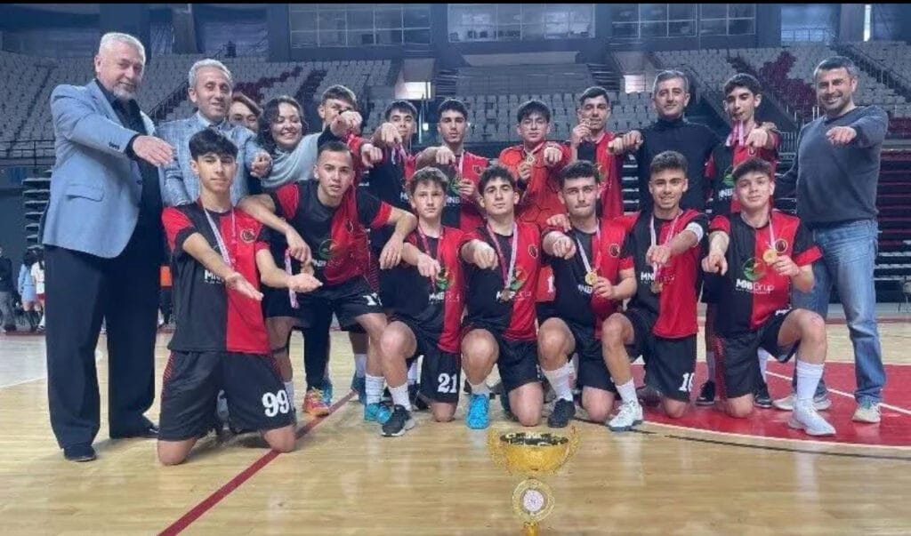 Serik Atatürk Anadolu Lisesi Futsal Takımı Antalya şampiyonu oldu! – Birlik Haber Ajansı