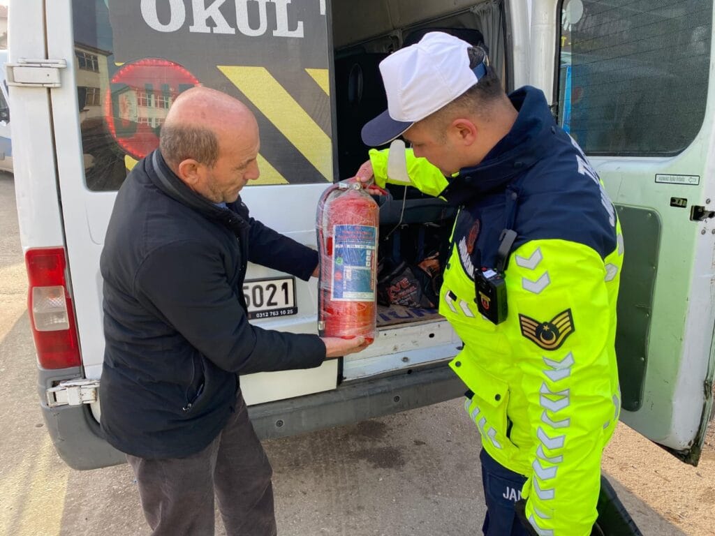Ankara’da jandarma’dan okul servis sürücülerine seminer – Birlik Haber Ajansı