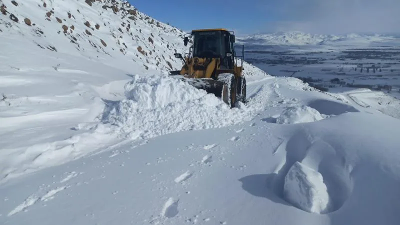 Bayburt’ta kar fırtınasında 4 kişi mahsur kaldı – Birlik Haber Ajansı