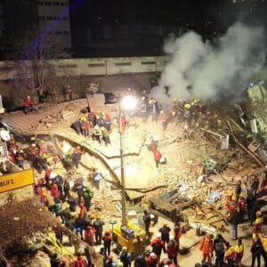 Konya’da 4 katlı binanın çökmesiyle ilgili 4 kişi gözaltına alındı! – Birlik Haber Ajansı