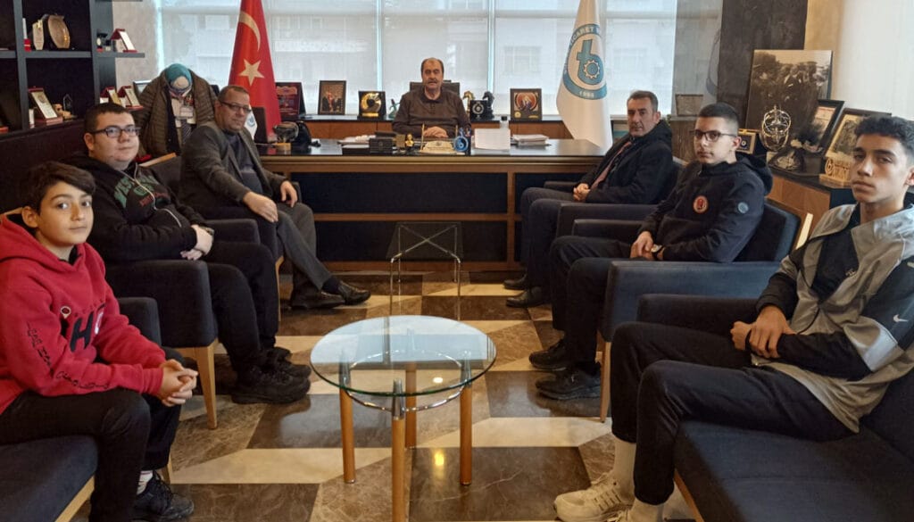 Bucak İmam Hatip lisesi öğrencilerinden büyük başarı: Ticaret ve Sanayi Odası Başkanı Meçikoğlu’na ziyaret – Birlik Haber Ajansı