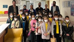 Mehmet Akif Ersoy İlkokulu miniklerinden örnek davranış – Birlik Haber Ajansı