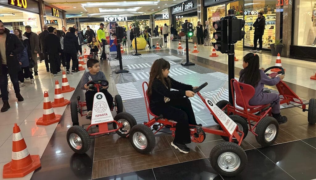 “Miniklere trafik bilinci: IYAŞ’ta eğlenceli eğitim” – Birlik Haber Ajansı
