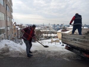 Karadeniz Ereğli, donmasın diye tuzlanıyor – Birlik Haber Ajansı