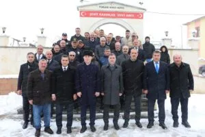 Kurtuluş coşkusu milli kahramanların kabirlerini ziyaretle başladı