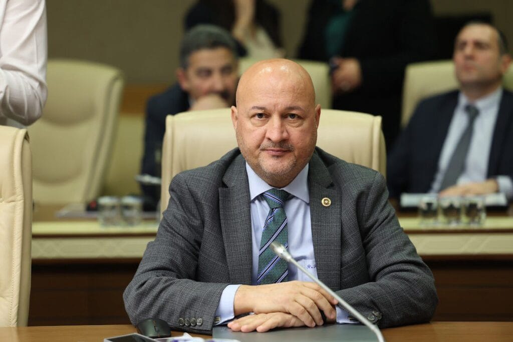 PKK’YA SİLAH BIRAKMA ÇAĞRISI: AK PARTİ’DEN OLUMLU YORUM