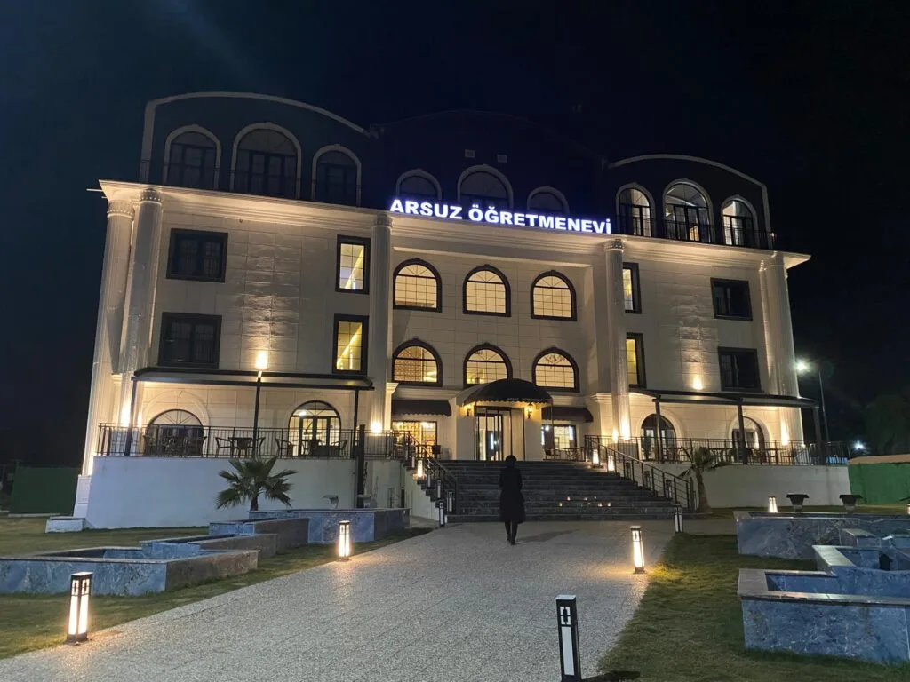 Arsuz Öğretmenevi: Arsuz’un önemli konaklama merkezi oldu – Birlik Haber Ajansı