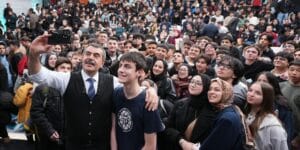 Millî Eğitim Bakanı Yusuf Tekin, Gençlerle Bir Araya Geldi – Birlik Haber Ajansı