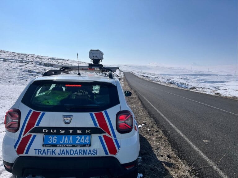 Kars’ta jandarma trafik ekipleri radarla hız denetimi yaptı – Birlik Haber Ajansı