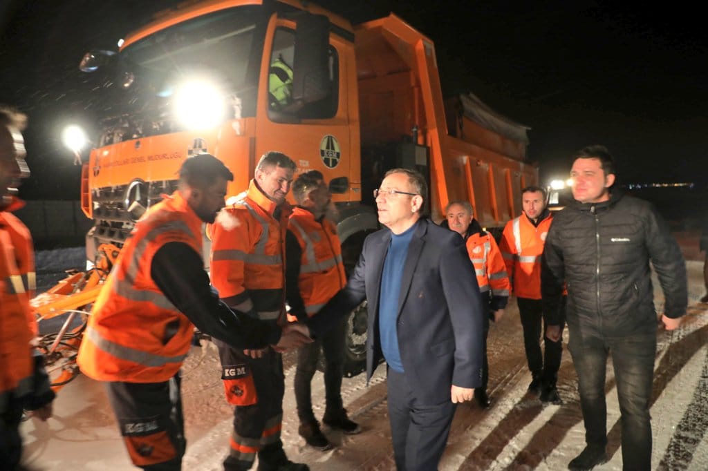 Kars Valisi Ziya Polat, karla mücadele ekibini ziyaret etti – Birlik Haber Ajansı