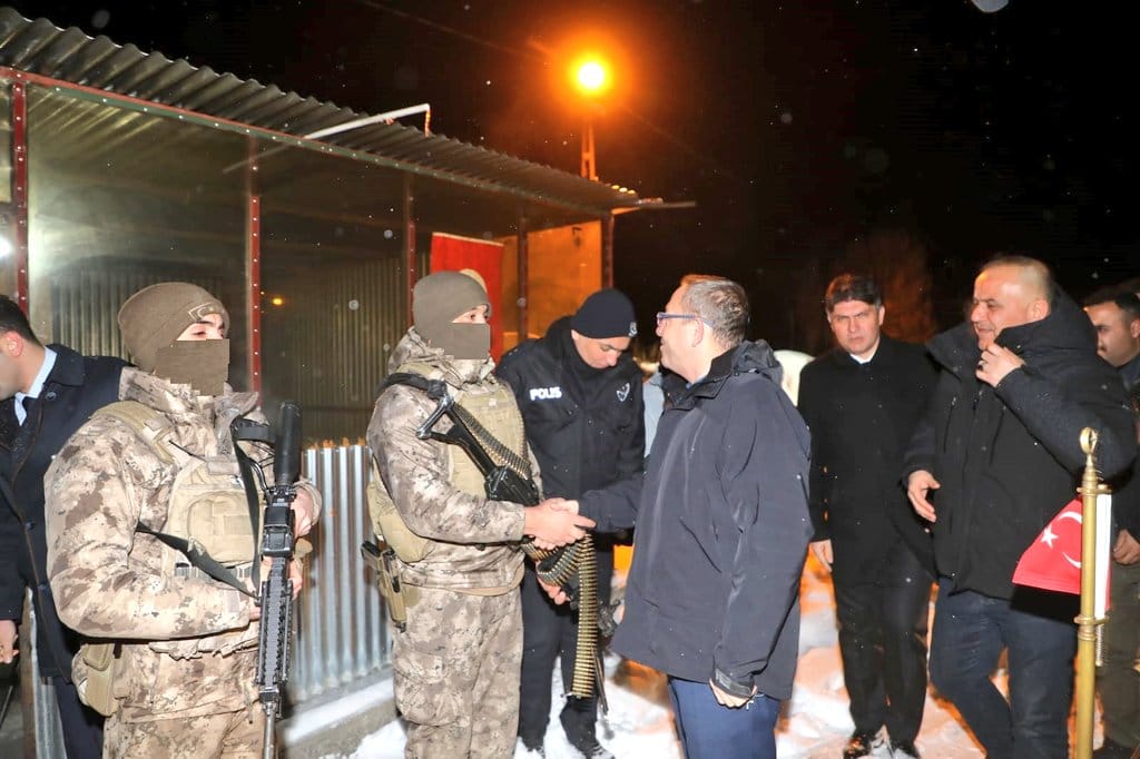 Vali Ziya Polat, uygulama noktalarını ve Emniyet personelini ziyaret etti – Birlik Haber Ajansı