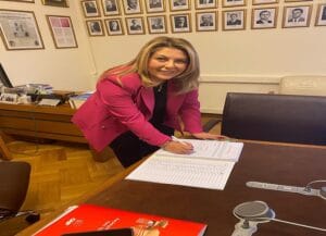 Ekrem İmamoğlu için ilk imza Elvan Işık Gezmiş’ten – Birlik Haber Ajansı