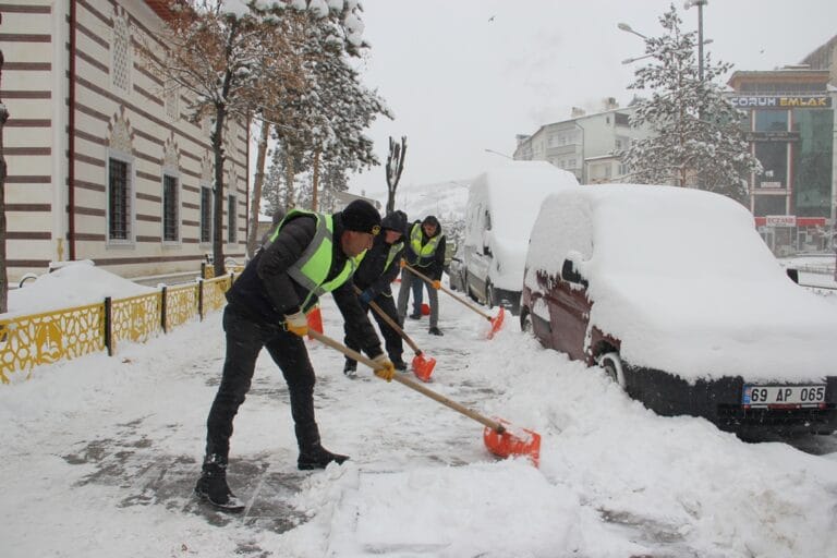 Bayburt Belediyesinde karla mücadele sürüyor – Birlik Haber Ajansı