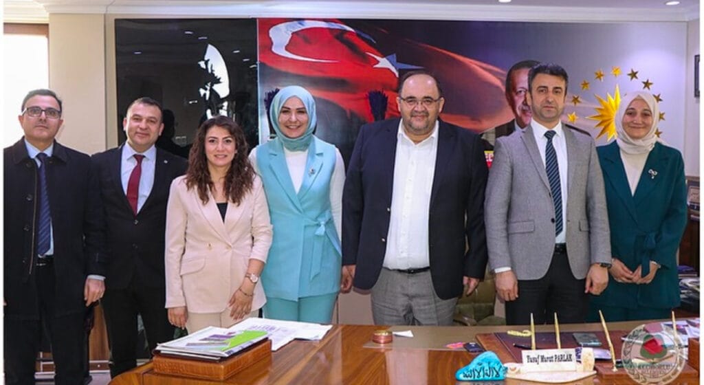 Keçiborlu’da eğitimcilerden Başkan Parlak’a teşekkür ziyareti – Birlik Haber Ajansı