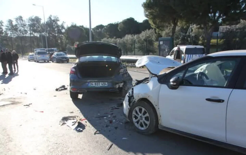 Antalya Belek’te zincirleme kazada 2 kişi yaralandı – Birlik Haber Ajansı