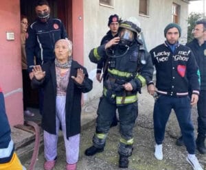 Serik’te Sevim Nine balkona çıkarak alevlerden kurtuldu – Birlik Haber Ajansı