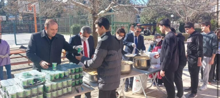 Burdur Bucak’ta Mehmet Cadıl Anadolu Lisesi’nde tavuk-pilav etkinliği – Birlik Haber Ajansı