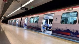 İstanbul’da kar yağışı sebebiyle metro ve tramvay seferleri uzatıldı – Birlik Haber Ajansı
