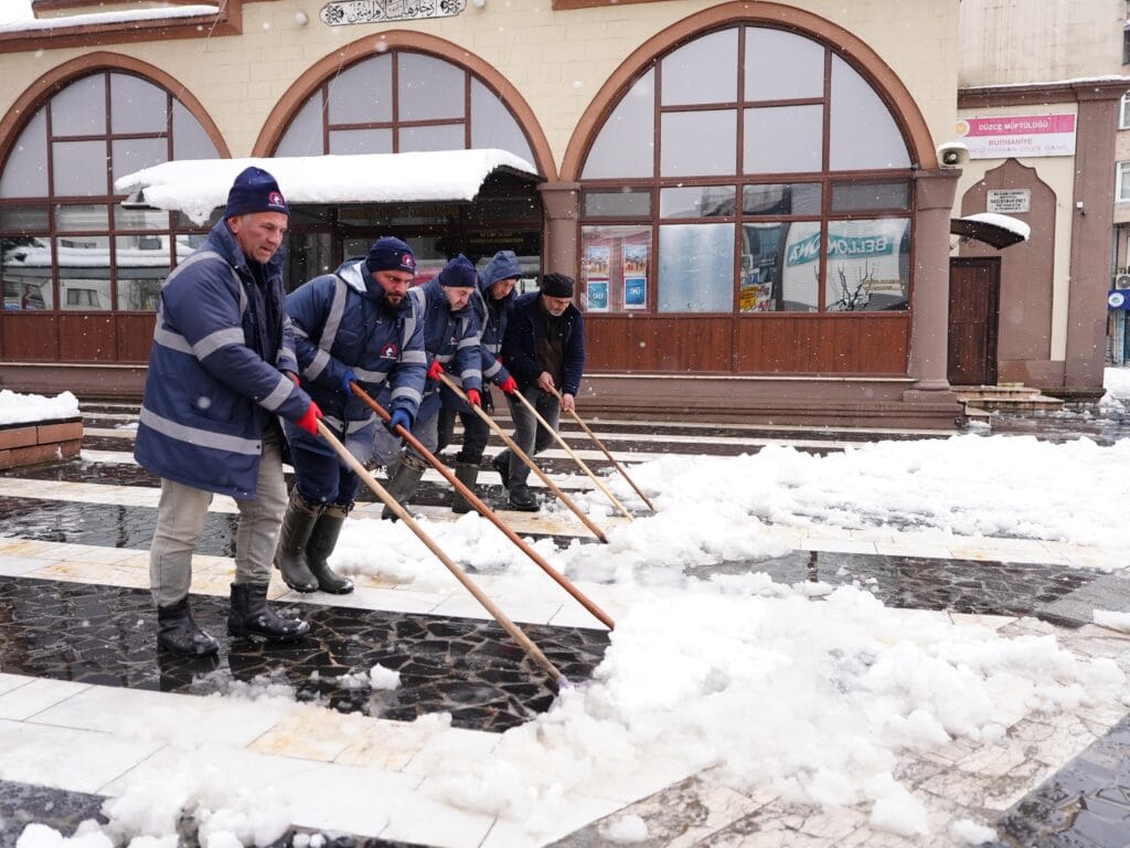 Düzce Belediyesi, karla mücadelede kararlı – Birlik Haber Ajansı