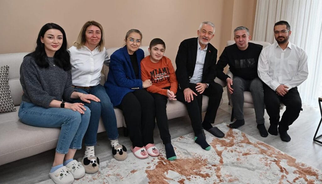 Isparta’da Başkan Başdeğirmen ve eşi Görkem Efe’nin ailesini ziyaret etti – Birlik Haber Ajansı