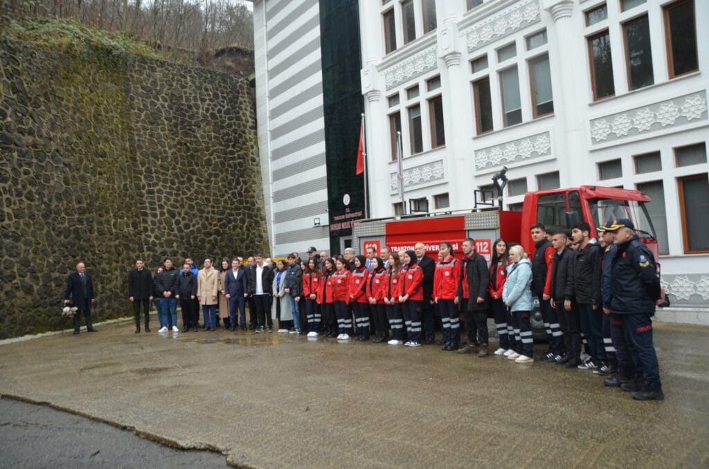 Şalpazarı MYO’na hibe edilen itfaiye araçlarının devir teslim töreni gerçekleşti – Birlik Haber Ajansı