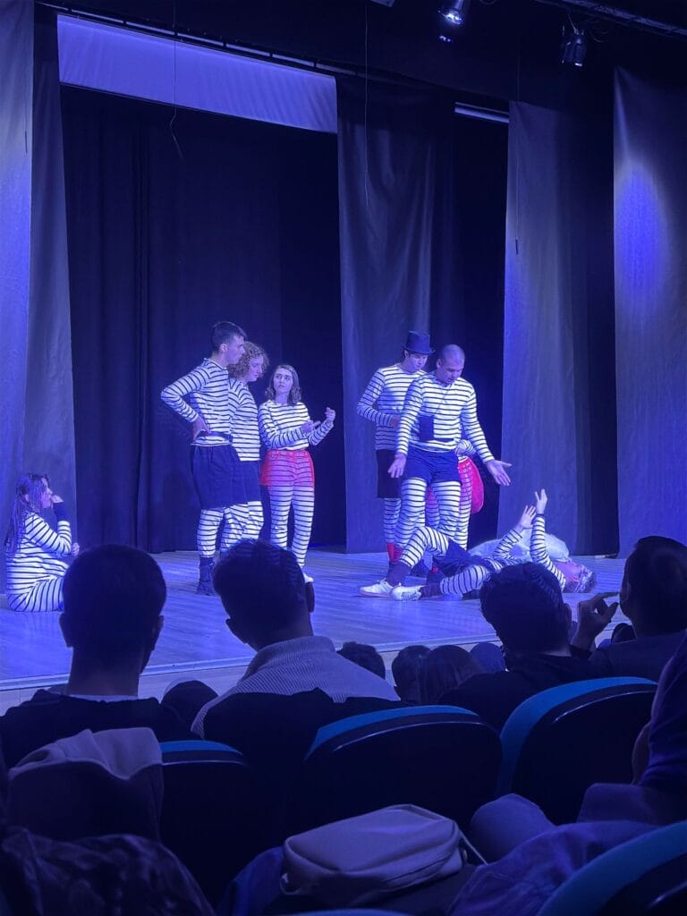 “Scapin’in Dolapları” Düzce’de seyirci rekoru kırdı – Birlik Haber Ajansı