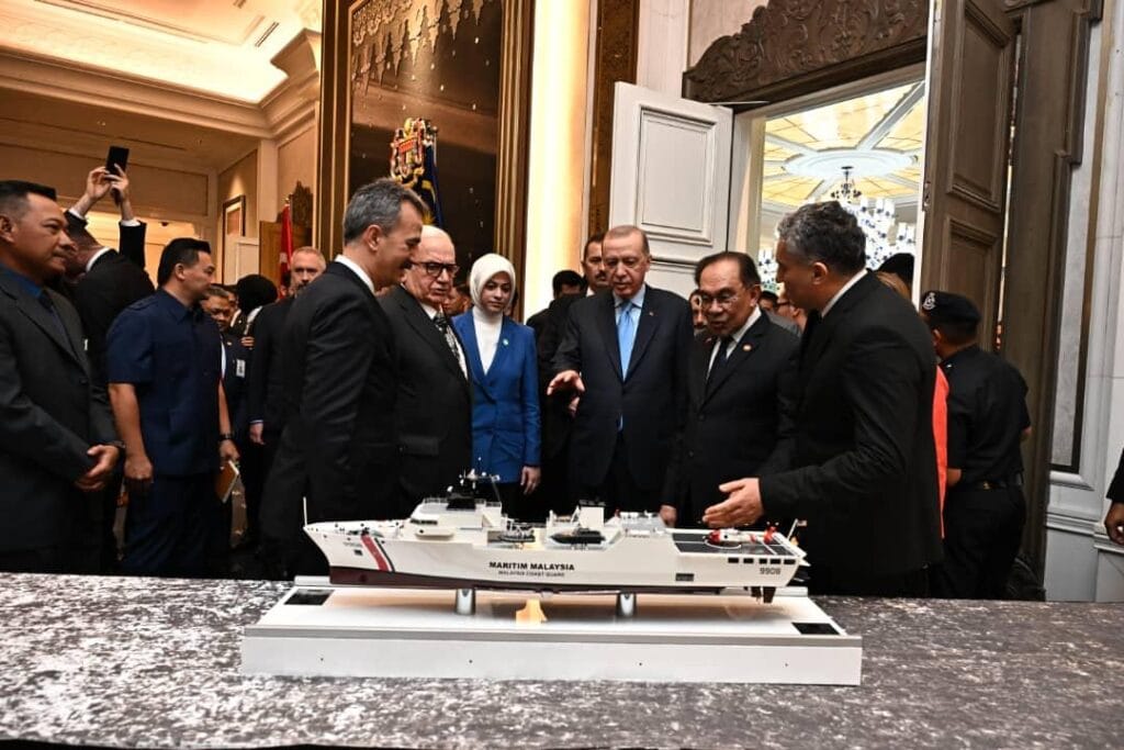 Desan Tersanesi Türkiye’nin gururu oldu; Malezya’da stratejik gemi yapımı için imzalar atıldı – Birlik Haber Ajansı