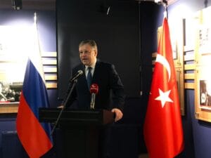 Rusya Dışişleri Bakanlığı yetkilisi Miroşnik: Müzakereler iki ülkenin anlaştığı her ülkede yapılabilir – Birlik Haber Ajansı