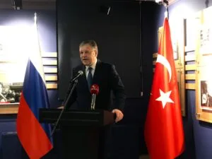 Rusya Dışişleri Bakanlığı yetkilisi Miroşnik: Müzakereler iki ülkenin anlaştığı her ülkede yapılabilir – Birlik Haber Ajansı