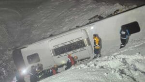 Bingöl’de yolcu otobüsü devrildi: 4 ölü, 35 yaralı – Birlik Haber Ajansı