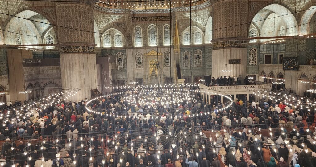 Sultanahmet Camiinde Kadir Gecesi dualarla idrak edildi – Birlik Haber Ajansı