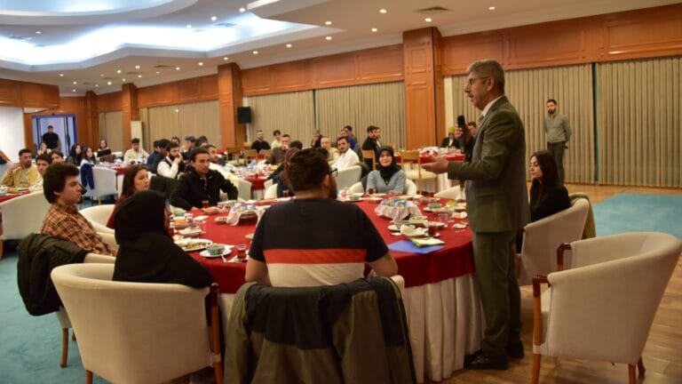 Rektör Prof. Dr. Kaçar, öğrencilerle iftarda buluştu – Birlik Haber Ajansı