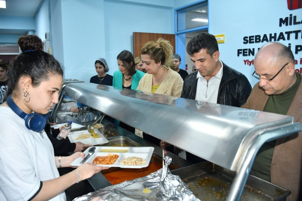 Sebahattin Akyüz Fen Lisesi öğrencilerinden iftar programı – Birlik Haber Ajansı
