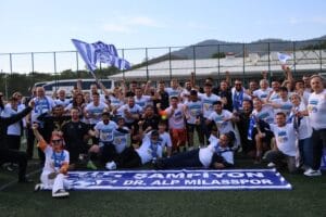 Dr. Alp Milasspor, şampiyonluk kupasını kaldırdı! – Birlik Haber Ajansı