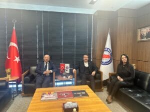 Deniz Özbakır ve Hüseyin Özbakır, Memur-Sen Başkanı Ali Yalçın’ı ziyaret etti – Birlik Haber Ajansı