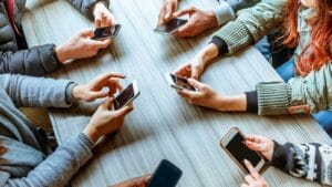 Prof. Dr. Şervan Gökhan, dijital çağın tehditlerinden beyin çürümesine dikkat çekti – Birlik Haber Ajansı