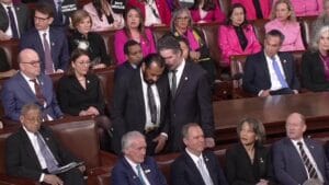 Trump’ın Kongre konuşmasını bölen Demokratlar salondan çıkarıldı! – Birlik Haber Ajansı