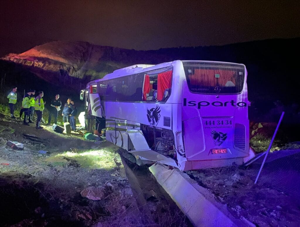 Aydın’da yolcu otobüsü devrildi: 1 ölü, 27 yaralı – Birlik Haber Ajansı