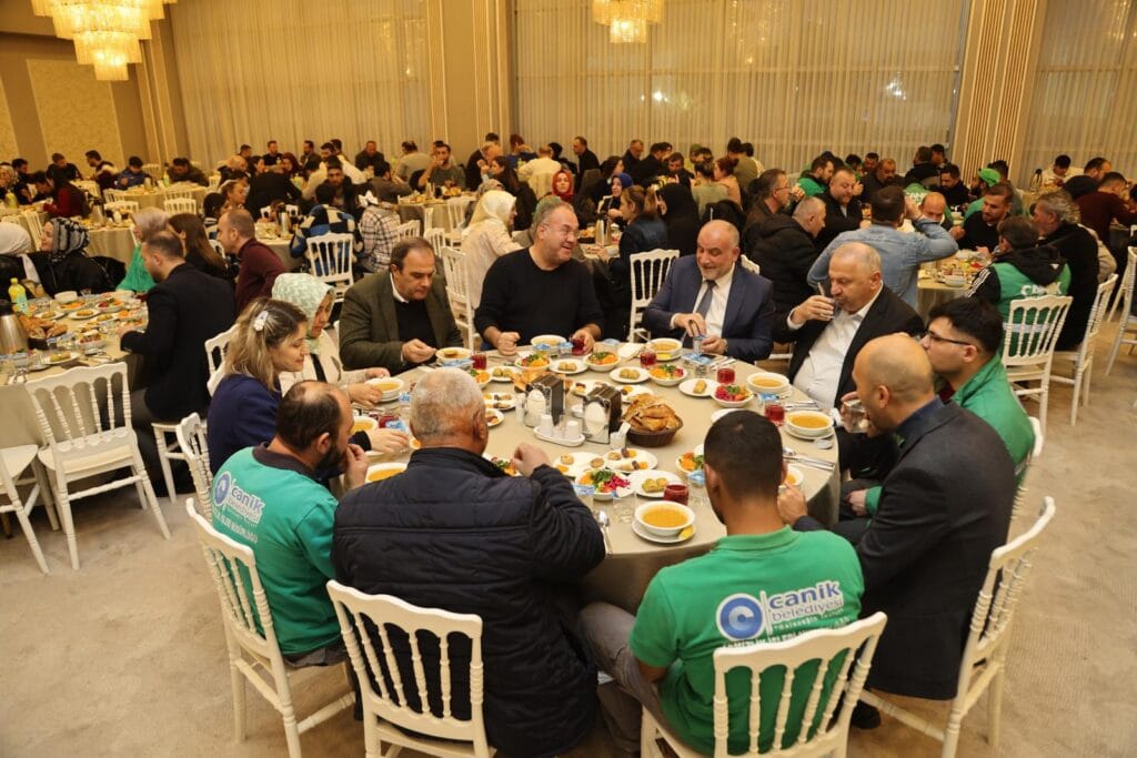 Canik’te Ramazan coşkusu: Başkan Sandıkçı personelle bir arada – Birlik Haber Ajansı