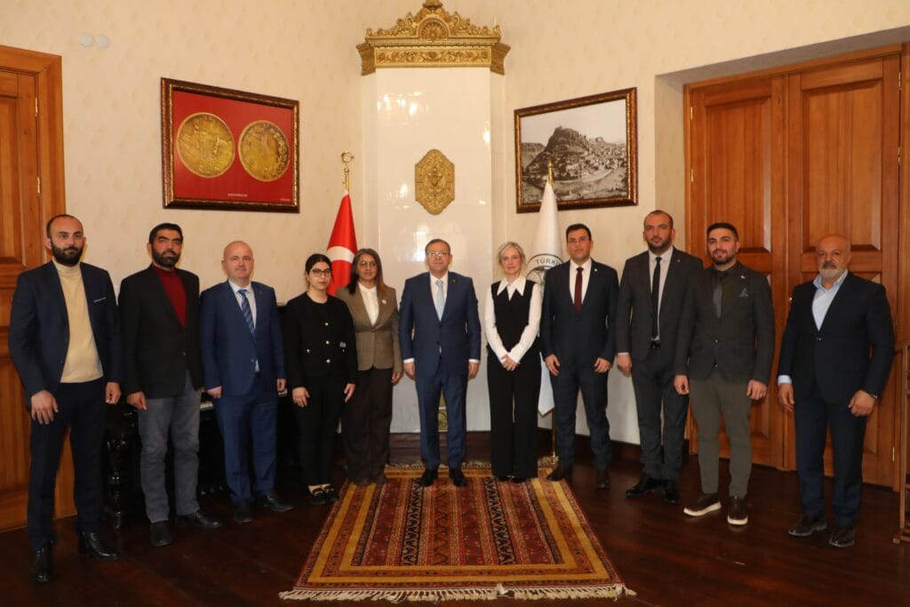 Kızılay Kars Şube Başkanı Kübra Hüryurt’tan Vali Ziya Polat’a ziyaret… – Birlik Haber Ajansı