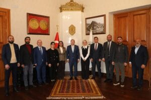 Kızılay Kars Şube Başkanı Kübra Hüryurt’tan Vali Ziya Polat’a ziyaret… – Birlik Haber Ajansı