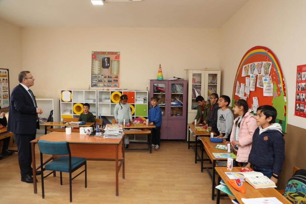 Vali Ziya Polat, Okul Ziyaretlerine Devam Ediyor – Birlik Haber Ajansı