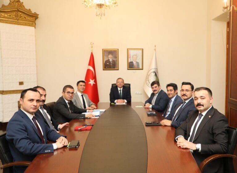 Vali Polat başkanlığında “Kaymakamlar Toplantısı” gerçekleştirildi – Birlik Haber Ajansı
