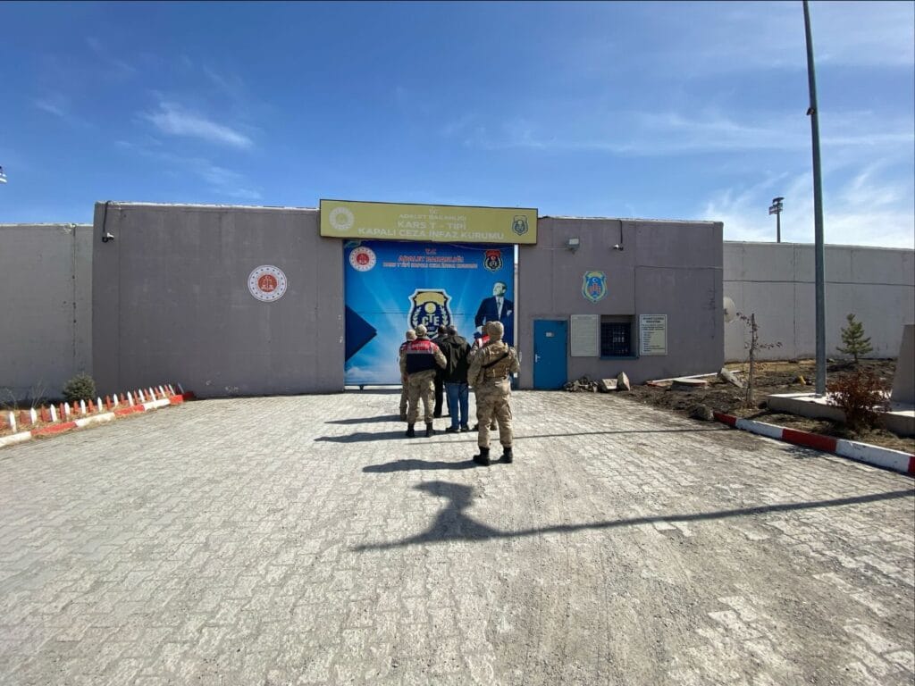 Kars’ta, kesinleşmiş hapis cezası bulunan iki şahıs yakalandı – Birlik Haber Ajansı