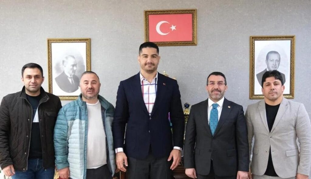 Kars Milletvekili Adem Çalkın, Türkiye Güreş Federasyonu Başkanı Taha Akgül’ü ziyaret etti – Birlik Haber Ajansı