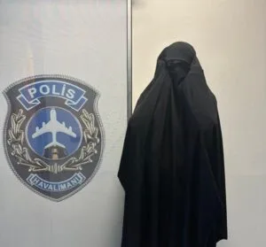 Kars’ta kadın kılığındaki çarşaflı suçlu havaalanı polisinden kaçamadı – Birlik Haber Ajansı